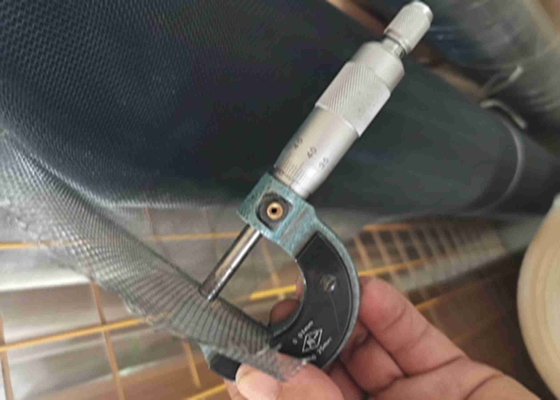Escenas de seguridad de malla de metal Ss304 Polvo negro recubierto con alambre de 0,19 mm Agujero de 1,4 mm
